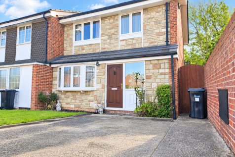 3 bed end terrace for sale Enstone Road, Woodley,