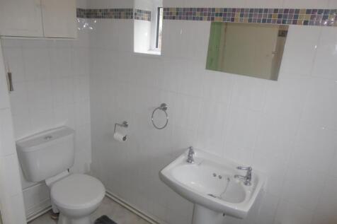16 Connaught St  Bathroom 2.JPG