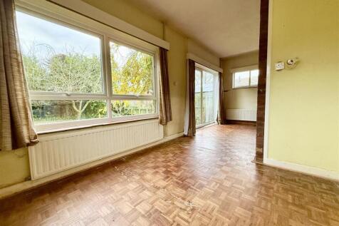 dining area to lounge