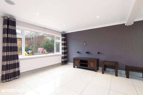Stockwell Close, Cheshunt photo 3