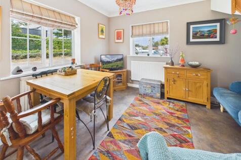 OPEN PLAN LOUNGE/DINING/KITCHEN