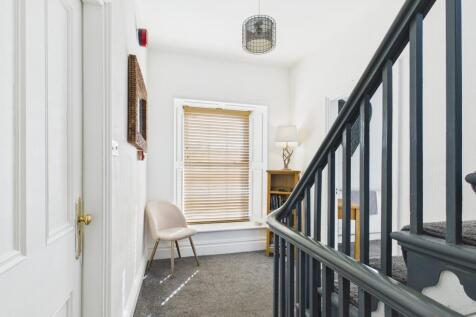 CAM04201G0-PR0061-STILL022