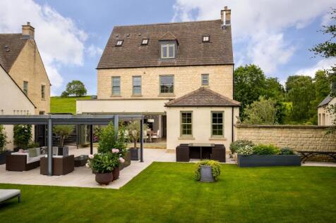 35 - 1 Bradley Drive - GL54 3DA - Web.jpg
