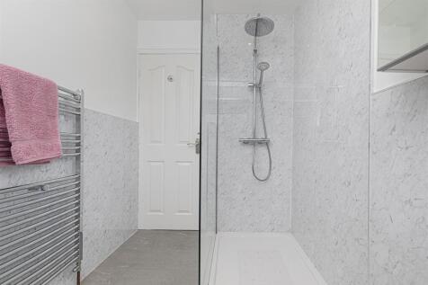 Bramleys Estate Agents - Gernhill Avenue - Fixby (