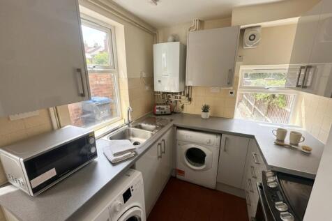 68 Leicester Street, Leamington Spa photo 3