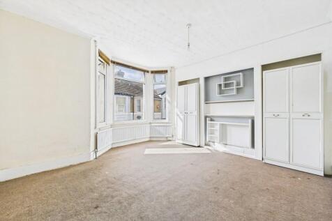 e2d19e9f-CAM01085...