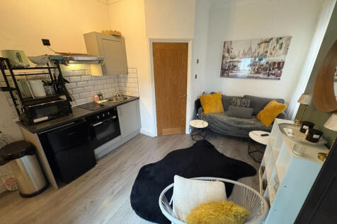 Flat 2 (Ground floor), 8 Spencer Road, Earlsdon, 