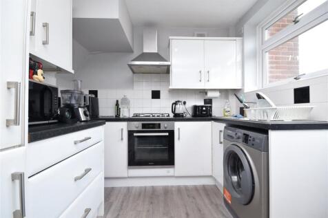 Springfield Crescent, Morley, Leeds, West Yorkshire photo 3