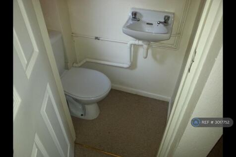 Downstairs Toilet/Cloakroom