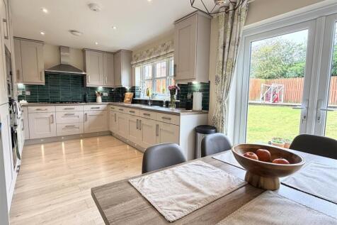 OPEN PLAN DINING KITCHEN