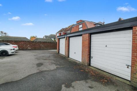 Flat 1 Greenlea, Keyhaven Road, Lymington, SO41 0QX