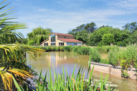 Lakeside Lodge, Carr Lane, Healing, Grimsby, DN41 7QR