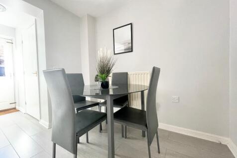 Lloyd Close, Cheltenham, GL51 photo 5