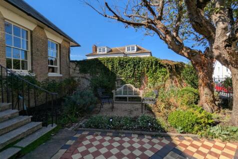 Front garden.jpg