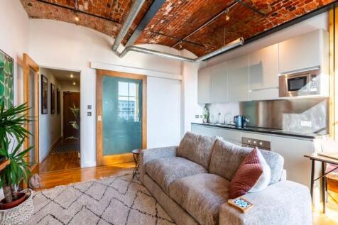 Kitchen &amp; Reception Room