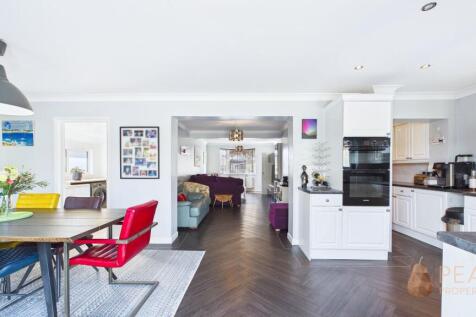 Open Plan Kitchen / Dining Room