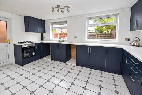 Welwyn Close, Urmston, M41 photo 4