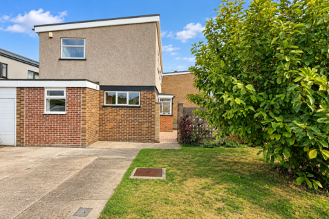 4-bed house on Elder Way, Rainham, RM13 9SX, £2,300/mo