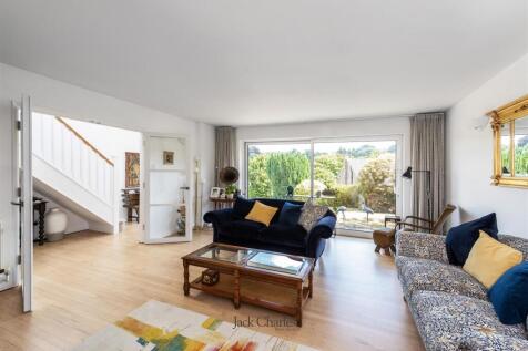 4 Culver Drive, Oxted, RH8 9HP 006.jpg