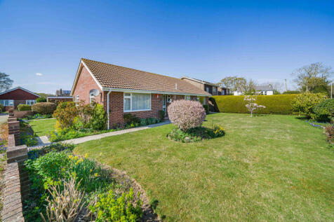 NO ONWARD CHAIN.  REDUCED FOR QUICK SALE.