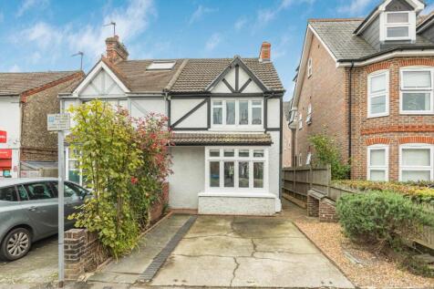 Haywards Heath, RH16 - property photo