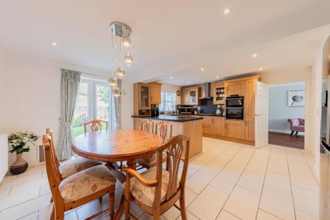 Kitchen/Dining Room (1)