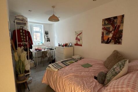 5-bed apartment on Wellington Road - Fallowfield - £180 PPPW, £3,900/mo