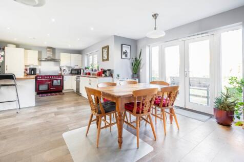 Kitchen &amp; Dining Area