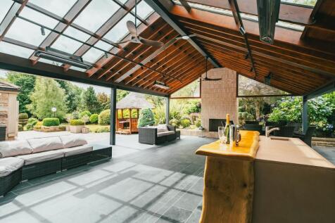 Outdoor Kitchen