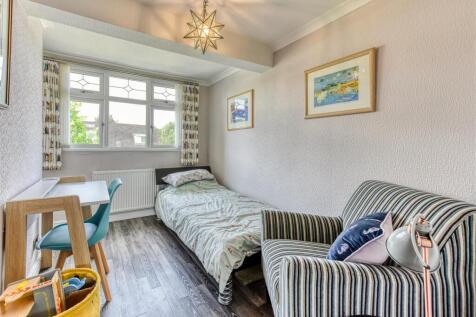 40 Cranmere Avenue-bed3.jpg