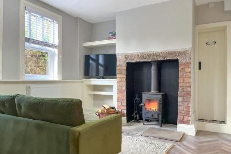 Lounge - fireplace.jpg