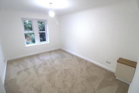 Flat 6, Off Kings Mill Lane, Aspley, Huddersfield, West Yorkshire, HD1 3AW photo 4