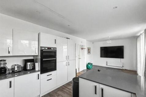 Alder Grove, Shinfield, Reading, Berkshire, RG2 photo 3