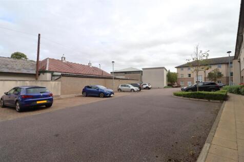 REAR &amp; CARPARK