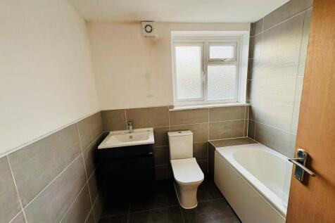 North Lane, Aldershot photo 5