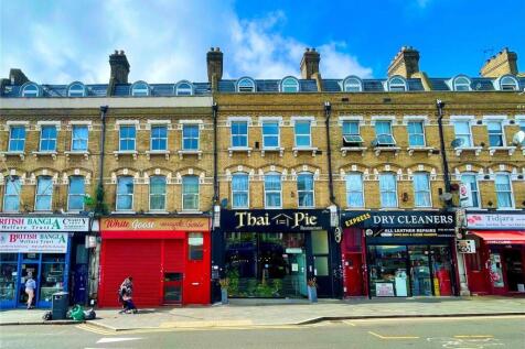 Spacious Two-Bedroom Apartment in Stratford with 