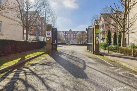 CAM03852G0-PR0210-STILL001