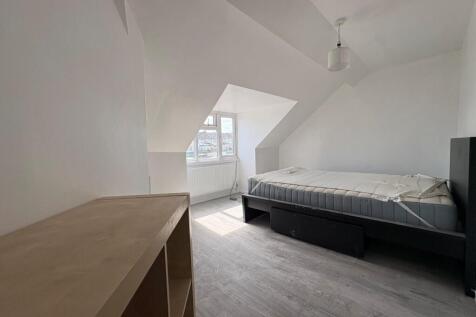 158a station bedroom.jpg