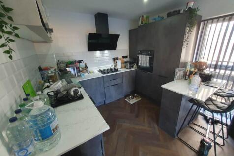 Arbour Edge, King George V Drive East, Heath photo 3