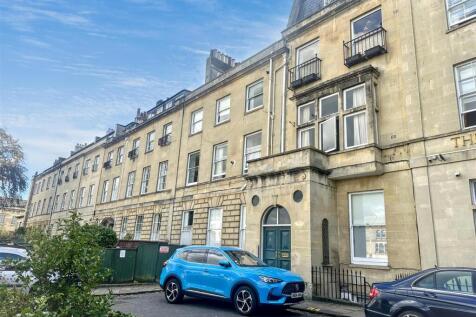 Charming Georgian stone terraced facade...
