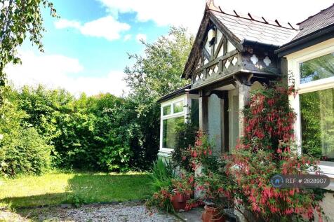 Leafy Bungalow. All Female Respectful Housemates