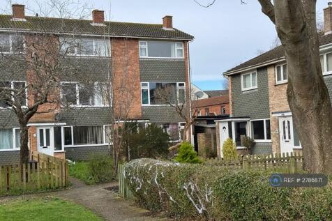 Alverstoke Court Yard Setting 