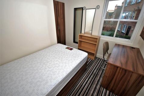 6-bed flat on 5 The George, George Street, Leamington Spa, Warwickshire, £2,850/mo