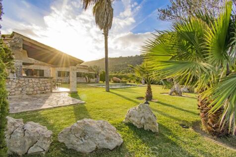 Excellent villa for sale in Alcudia with tourists license