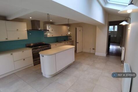 Eat-In Kitchen