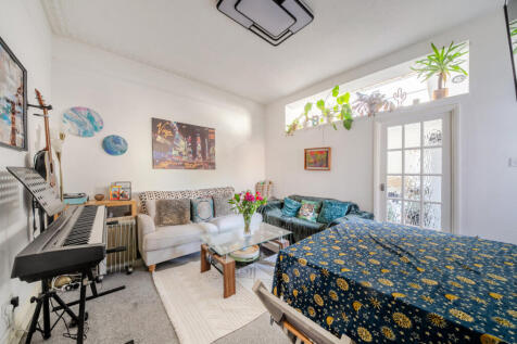 1384818-4-6926ee1...