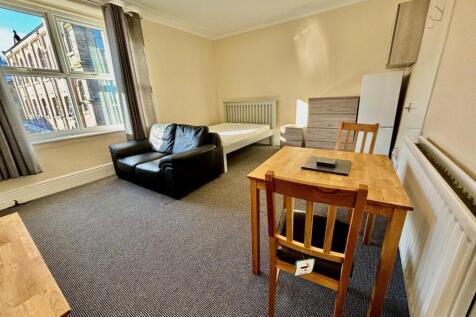 South Road bedroom.jpg