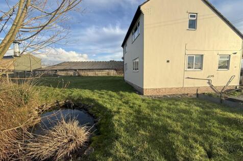 Side aspect / gardens
