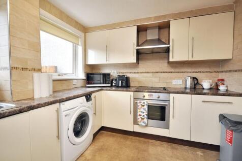 Kitchen/ Dining Area