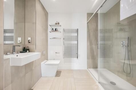 Bathroom (Shower Roo